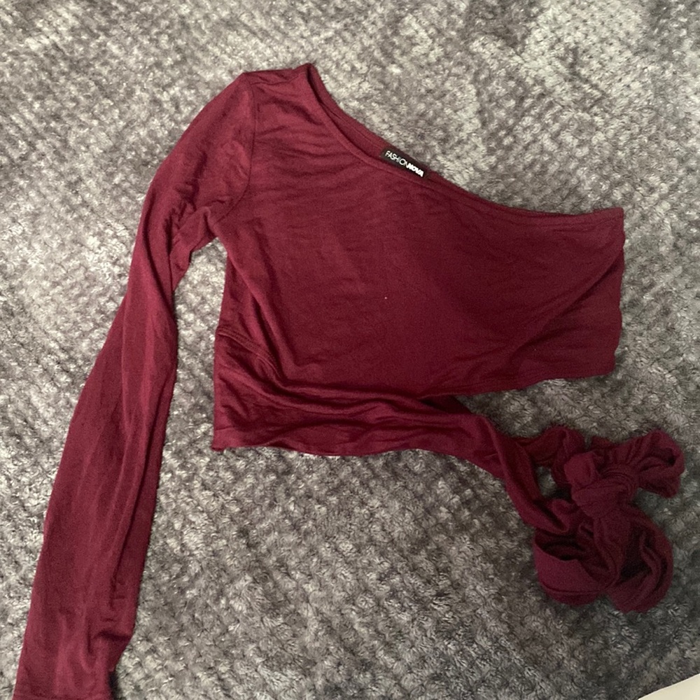 One sleeve crop top with tie at waist